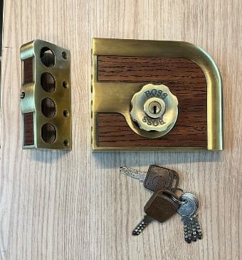 BOSS VERTI BOLT